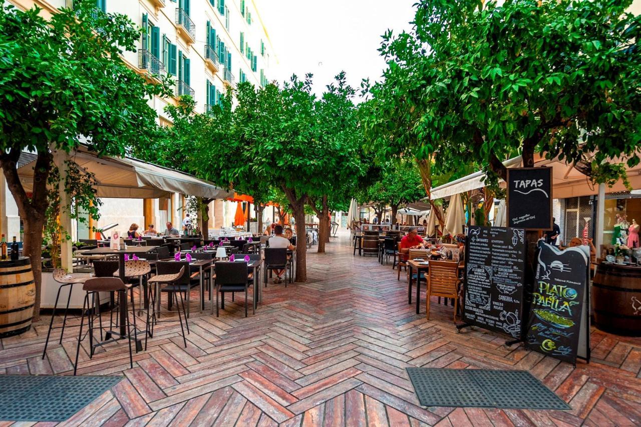 Genteel Home Plaza De Las Flores Malaga Exterior photo